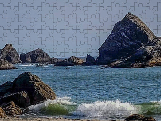 Waves hitting the shore - Puzzle
